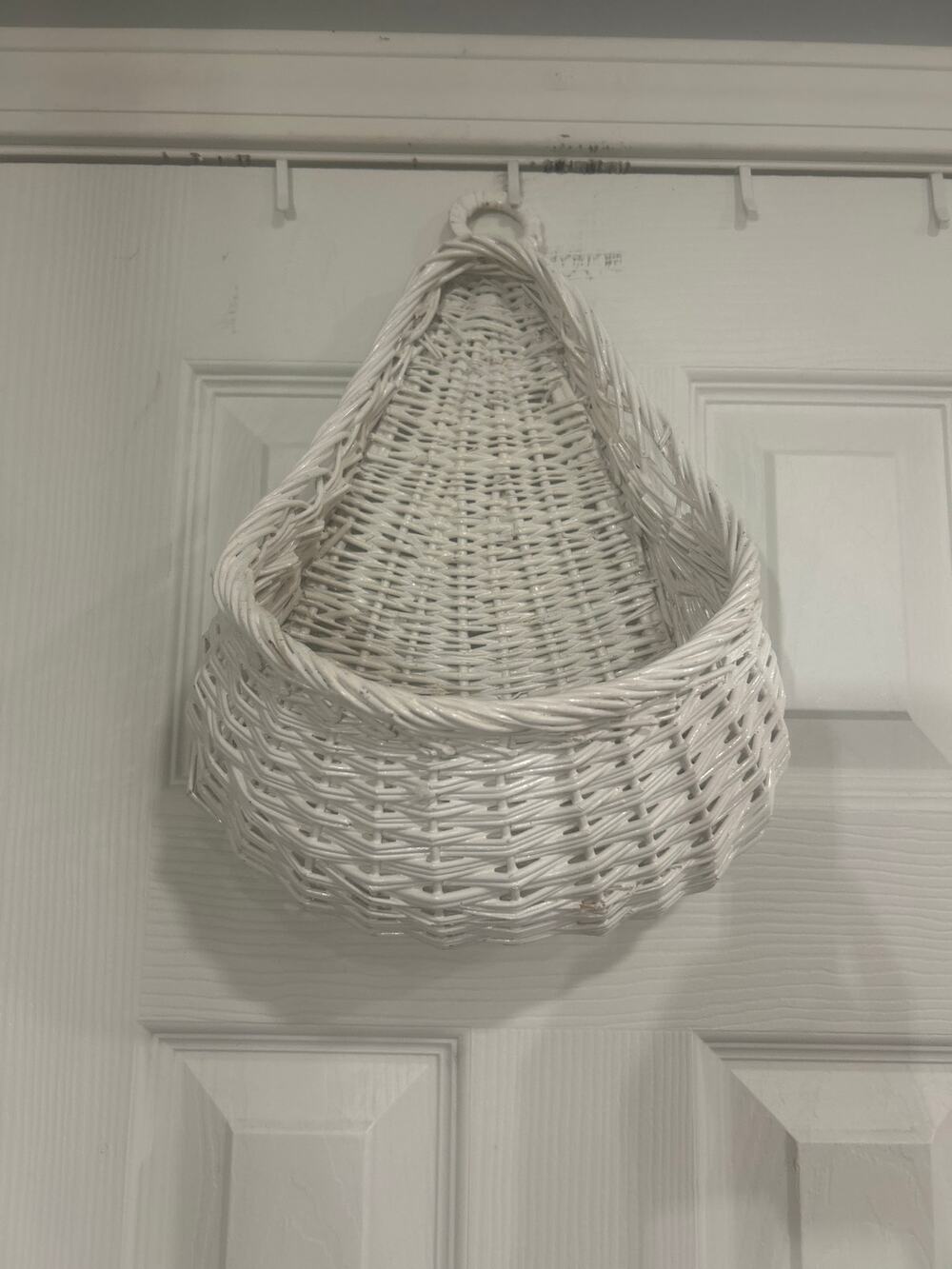 Vintage White Wicker Wall Pocket Basket Hanging Door Rattan Storage Boho Chic